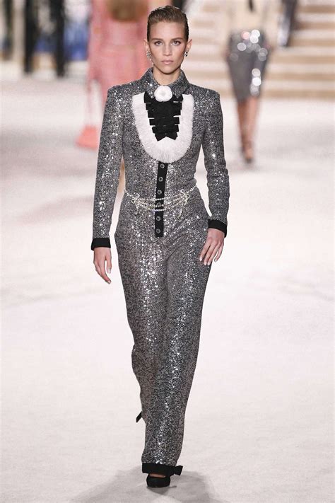 defile chanel octobre 2020|Chanel dresses fall 2020.